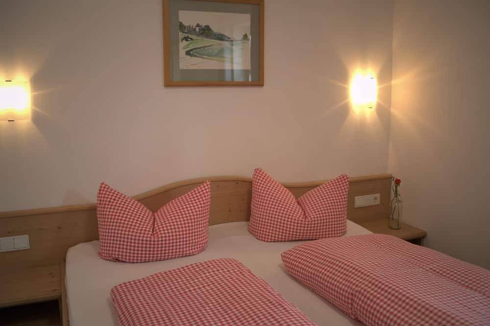 Ganze Wohnung, \"Nr.3\" Fewo/1 Schlafraum/Dusche, Wc - Kir Royal, Ferienwohnungen in Krün, Bayerische Alpen