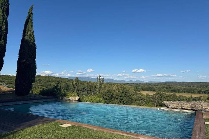Gîte pour 9 personnes, avec jardin à Réauville