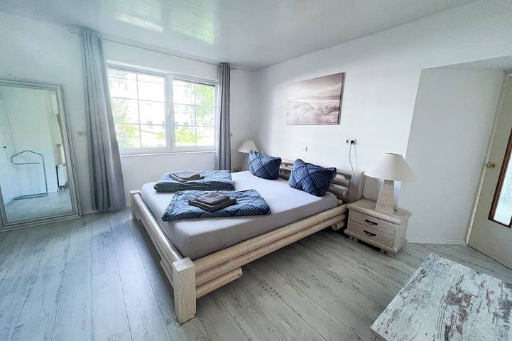 Ganze Wohnung, Huge Deluxe Apartment, 140qm, Whirlpool, Shower, Netflix, Prime, Wifi, Balkony in Rudolstadt, Saaleland