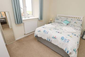 Log Cabin for 4 People in Poole, Poole Harbour, Photo 1