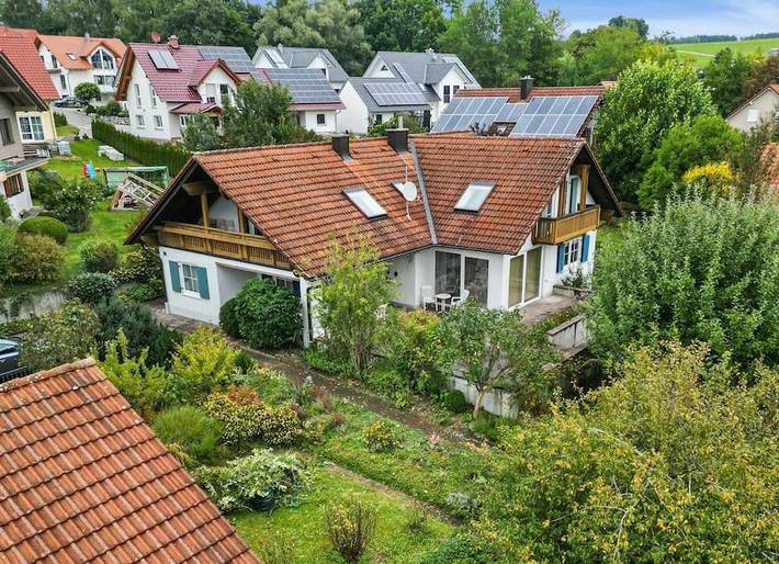 Ferienhaus für 6 Personen, mit Balkon und Ausblick sowie Garten in Tussenhausen