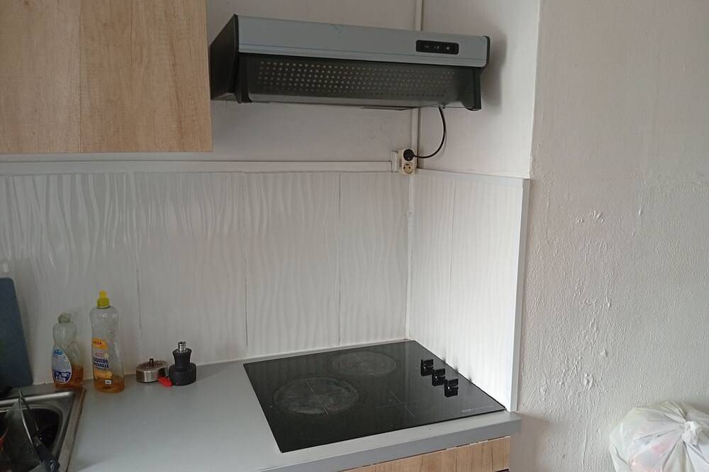 Apartment with bedroom, living room and fully equipped kitchen in the city center. in Valenciennes, Valenciennes region