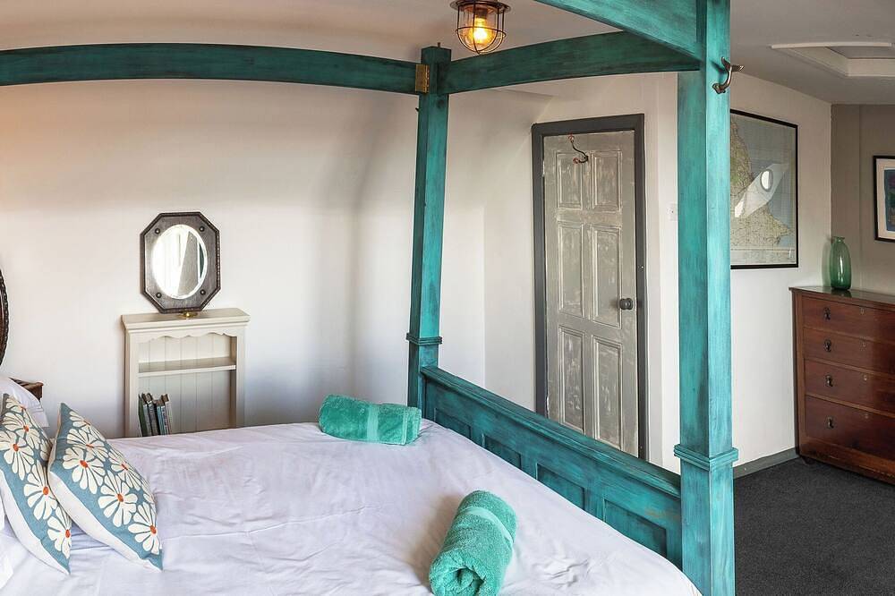 Sandgate Cottage - A charming 18th century mid terrace retreat. in Scarborough, North York Moors