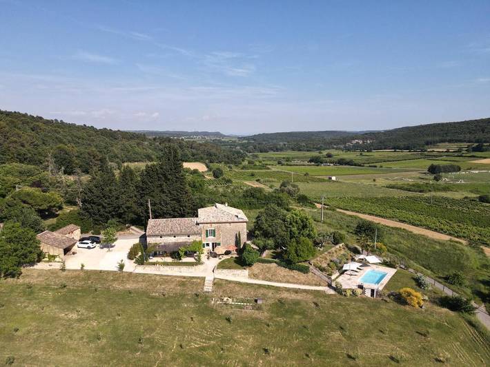 Chambre d’hôte pour 2 personnes, avec Terrasse et Jardin ainsi que Piscine et Vue