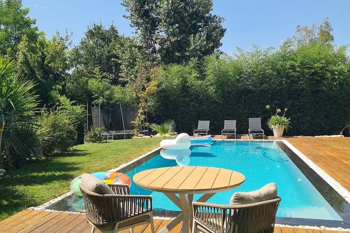 Villa pour 10 personnes, avec sauna ainsi que terrasse et jardin