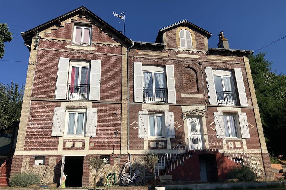 Appartement entier, Agréable appartement dans maison de maître. in Saint-Philibert-de-la-Lézarde, Région du Havre