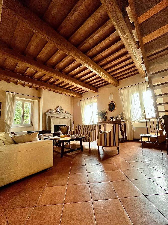 Ferienwohnung für 6 Personen, mit Terrasse und Garten sowie Pool und Ausblick in Serrungarina