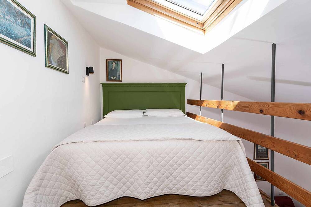Entire apartment, Turchese studio loft valley view in Spello, Perugia Province