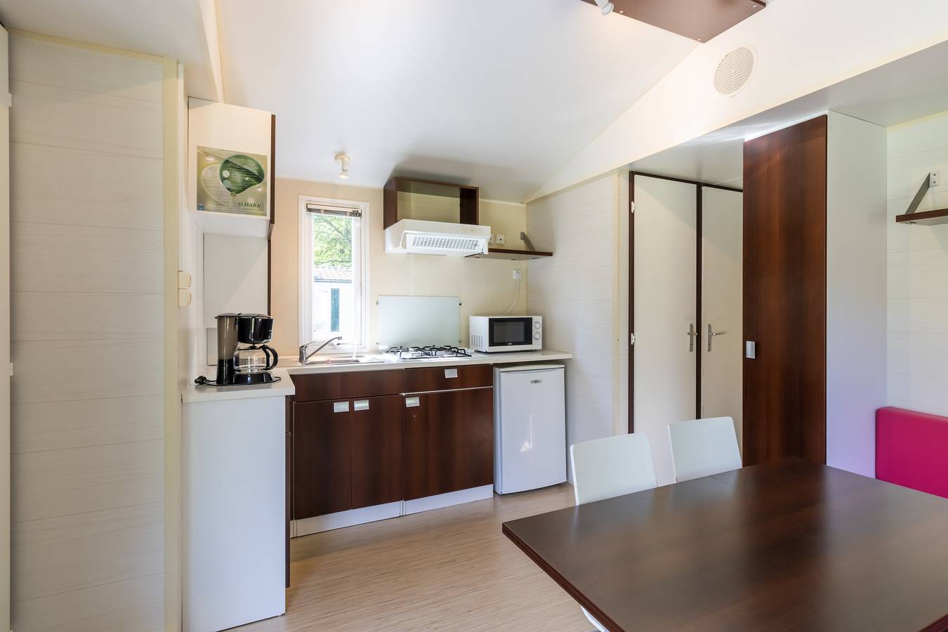 Mobile Home 'Le Panoramique' with Shared Pool, Private Terrace and Wi-Fi in Saint-Pompont, Périgord Noir