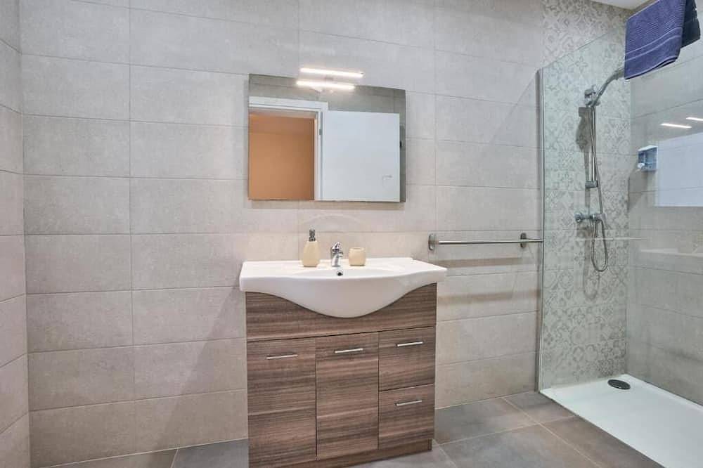 Il-Girna- Modern Seaside Accommodation-Comfort Triple Room in Marsaskala, Malta Island