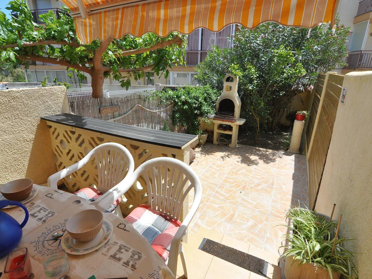Charmantes Ferienhaus in Roses, 1000m vom Strand, ideal für 5 Personen, mit Garten & Terrasse in Santa Margarida, Roses