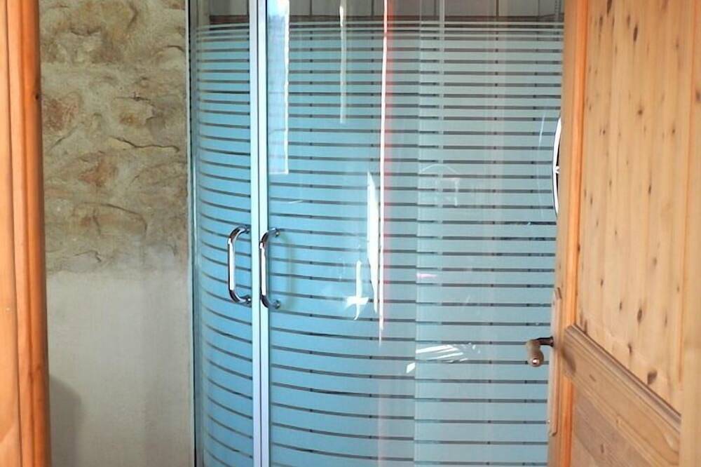 Gite La Savoye maison, jardin et terrasse dans le Luberon avec piscine privative in Saint-Michel-l'Observatoire, Parc naturel régional du Luberon