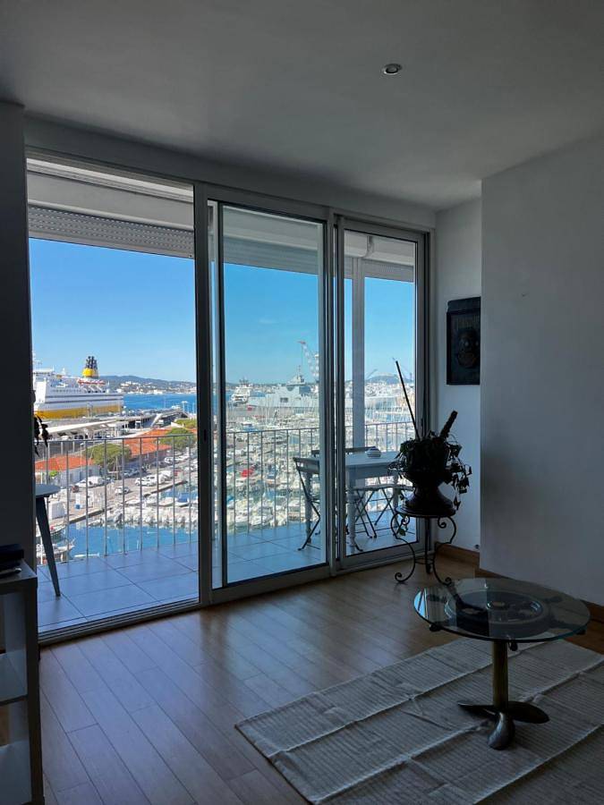 Gîte pour 4 personnes, avec terrasse et vue dans Office De Tourisme De Toulon - 2