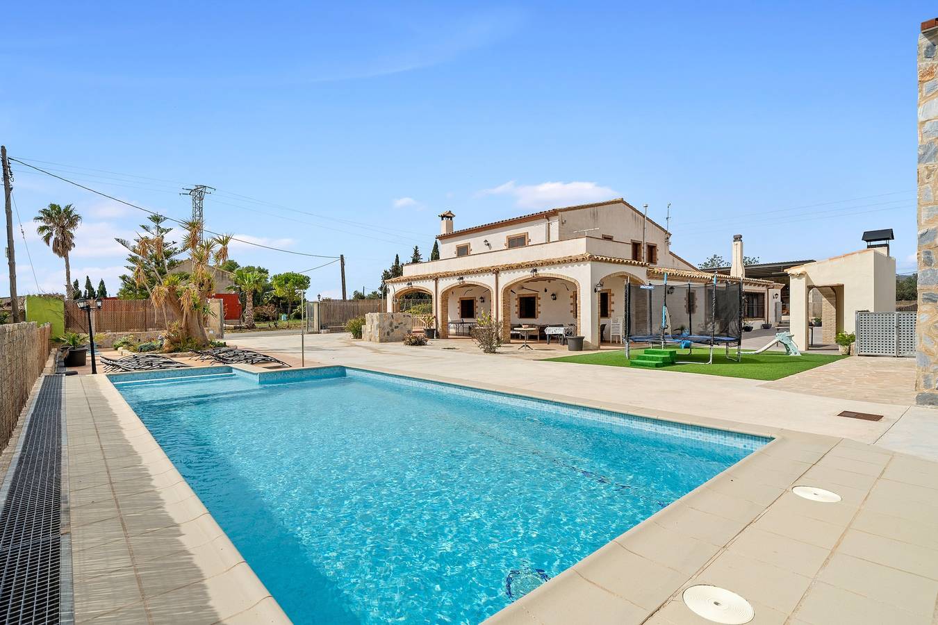 Casa de vacaciones 'Mas Del Vedell' con piscina privada, Wi-Fi y aire acondicionado in La Ampolla, Delta del Ebro