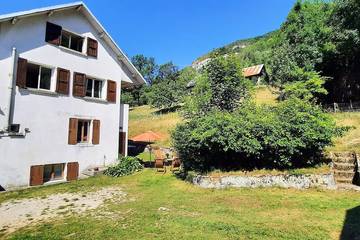 Gîte pour 8 personnes, avec balcon et jardin, animaux acceptés à Thoiry (Savoie)