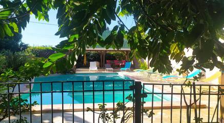 Gîte pour 4 personnes, avec piscine et terrasse ainsi que jacuzzi et jardin en Guadeloupe