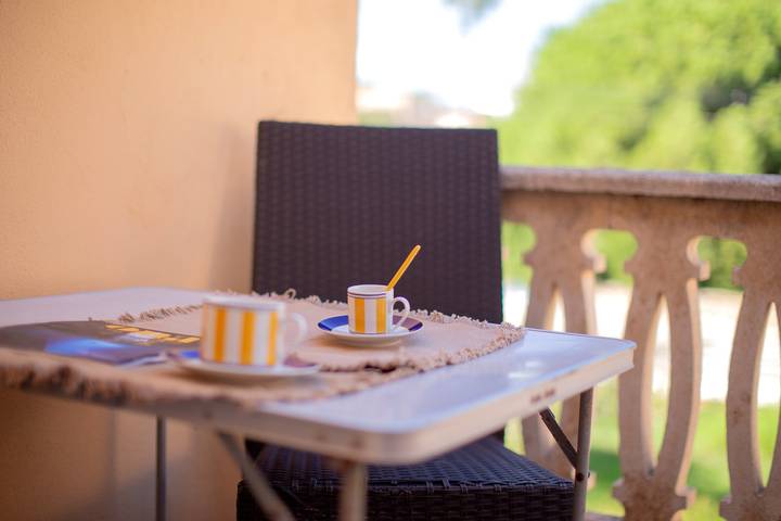 Ganze Wohnung, Ferienwohnung 'Relax' mit Gemeinschaftsgarten, Balkon und Wlan in Cala de Santandria (Ciutadella), Ciutadella