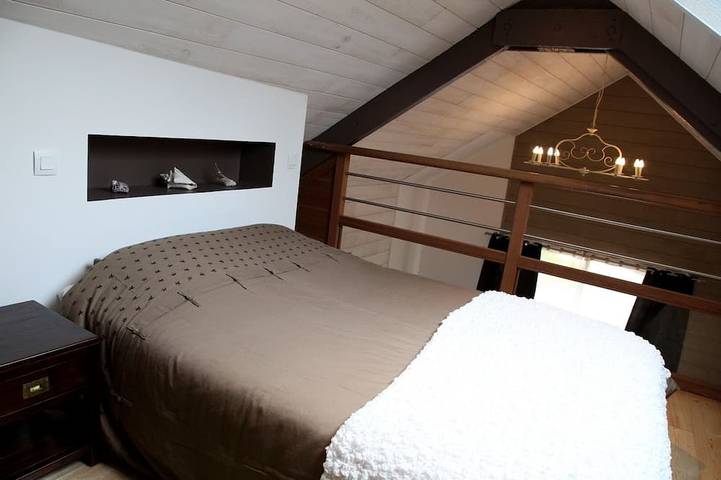 Gîte pour 3 personnes, avec piscine ainsi que terrasse et jardin à Locmaria-Grand-Champ - 2