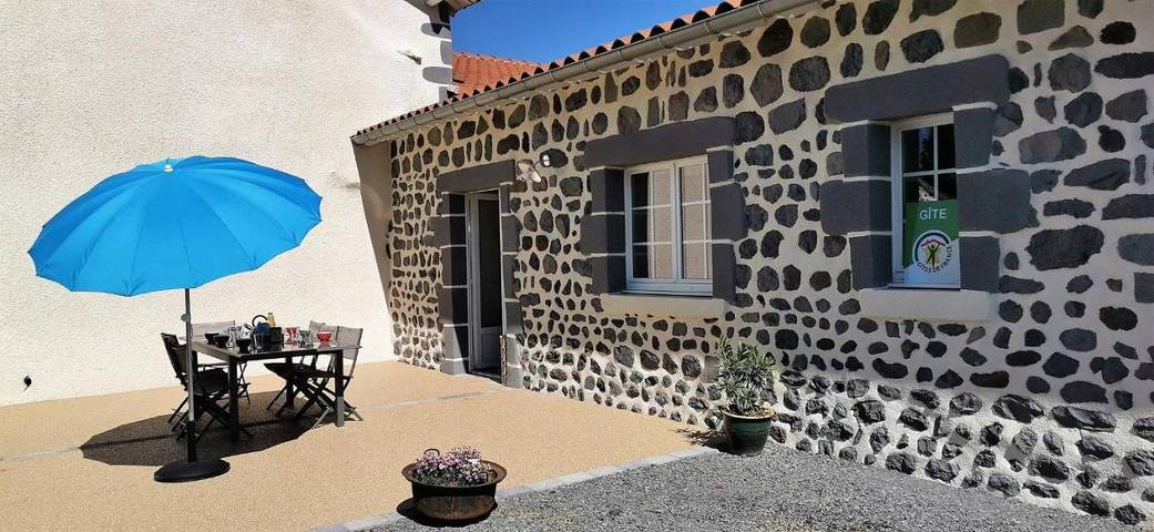 Location de vacances pour 13 personnes, avec jardin à Arlempdes - 2