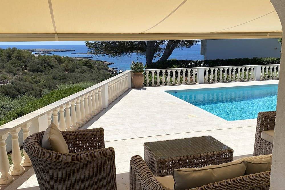 Villa with sea views, 4 bedrooms, free Wifi in Binisafua, Sant Lluís