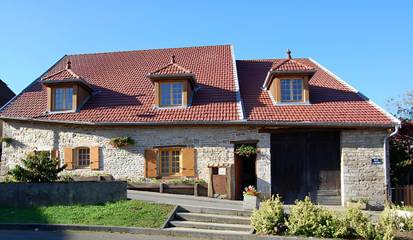 Chambre d’hôte pour 4 personnes, avec jardin et piscine dans Pouilley-les-Vignes
