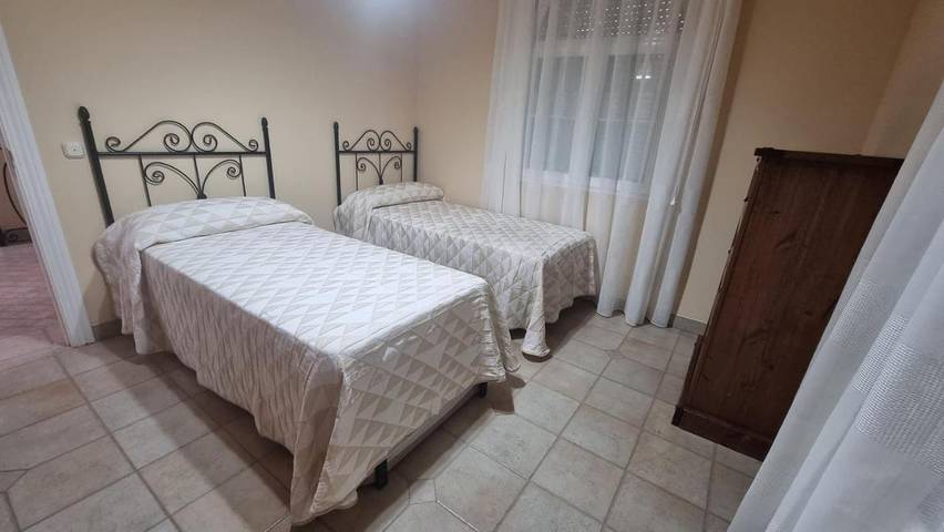 Location de vacances pour 11 personnes, avec vue ainsi que piscine et balcon à Baena - 3