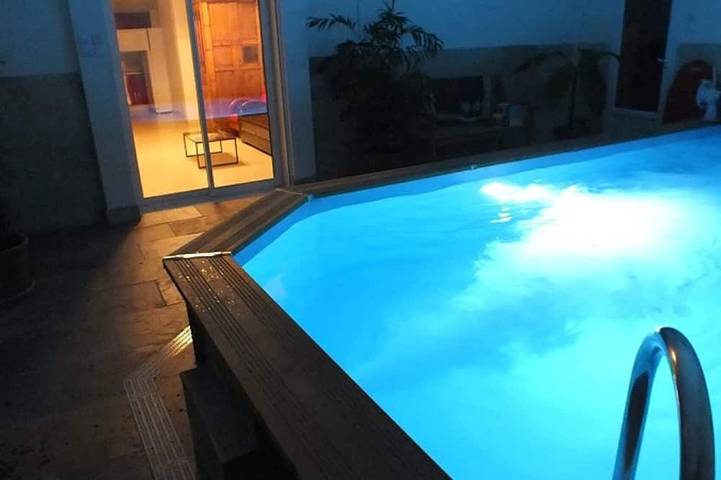 Ferienhaus für 4 Personen, mit Whirlpool und Terrasse sowie Garten