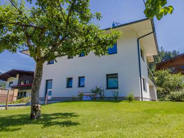 Ferienwohnung für 4 Personen, mit Garten und Sauna sowie Balkon im Brixental