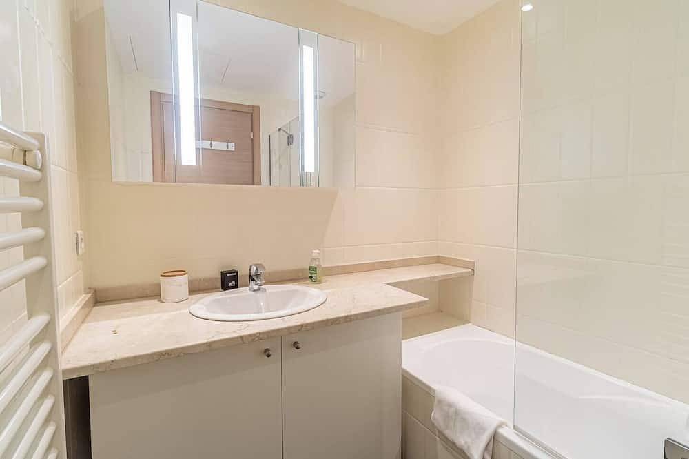 Entire apartment, Central Beausoleil in Beausoleil, Nice region