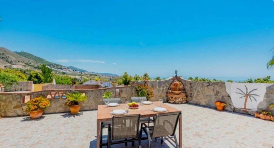 Chalet para 6 personas, con terraza además de vistas y piscina en Sierra de Tejeda Almijara y Alhama - 4