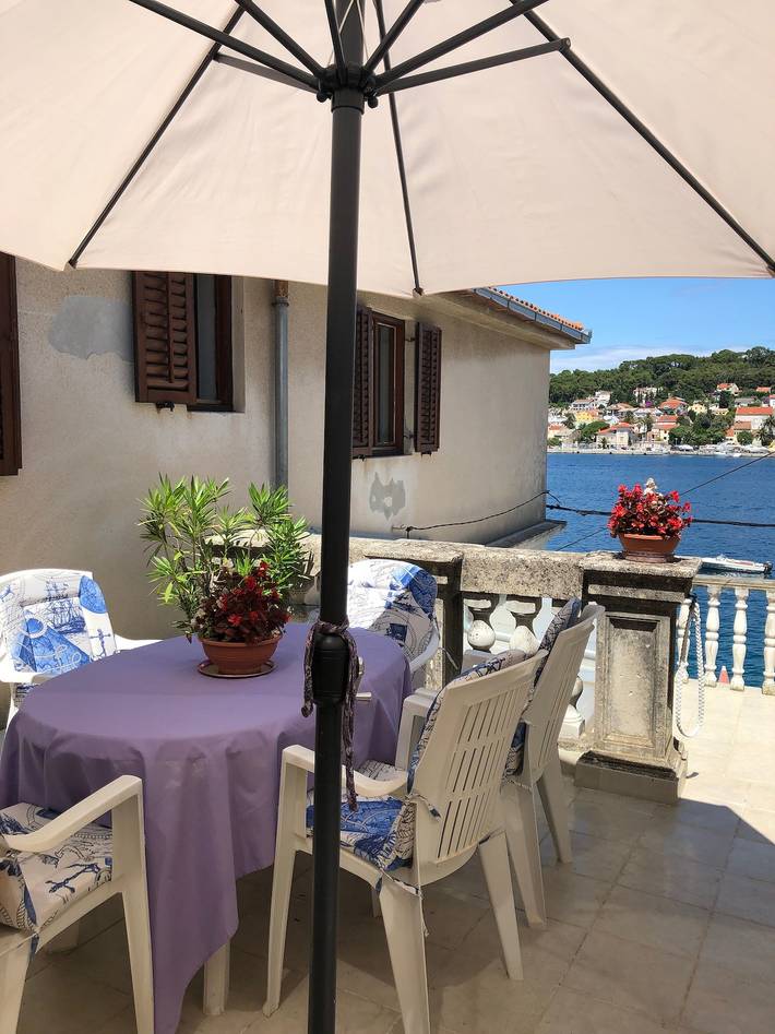 Ganze Wohnung, 3-Zimmer-Ferienwohnung mit Terrasse und Meerblick Mali Losinj, Losinj A-8006-a in Mali Lošinj, Lošinj