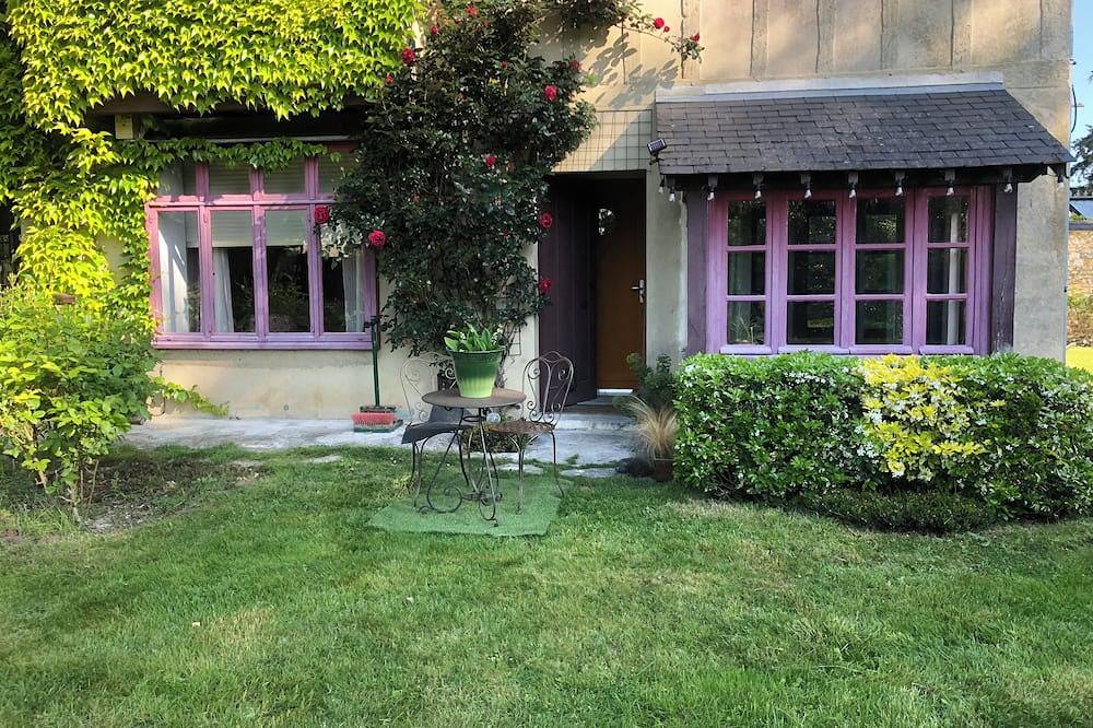 F2 de charme au Rdc d'une grande maison proche Giverny in Lommoye, Yvelines