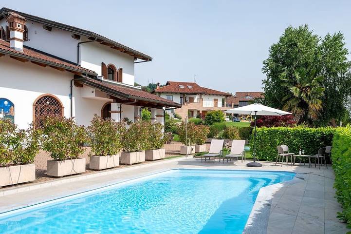 Location de vacances pour 6 personnes, avec jardin à Barolo