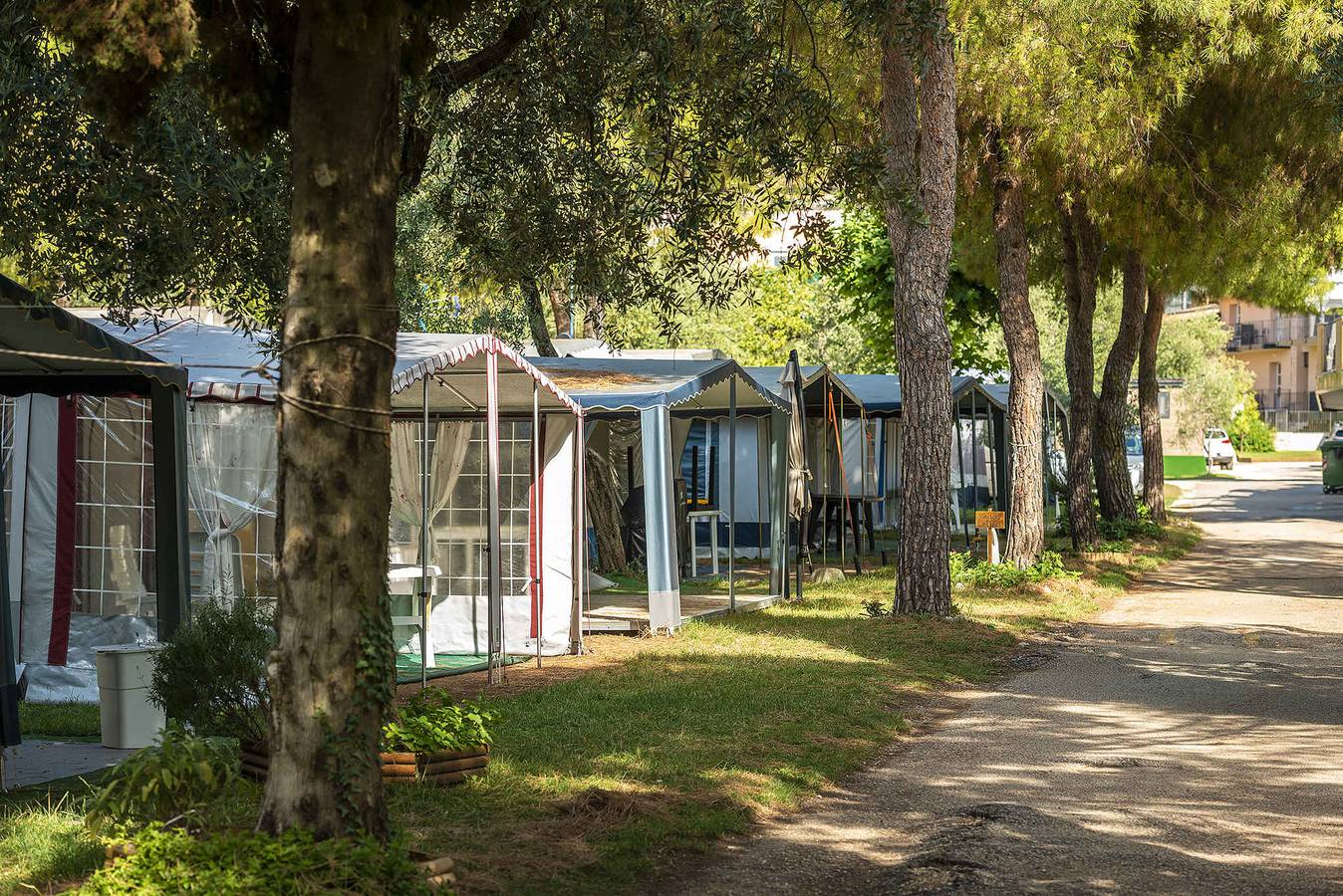 Mobil-home avec climatisation, terrasse et piscine in Maderno, Toscolano-Maderno