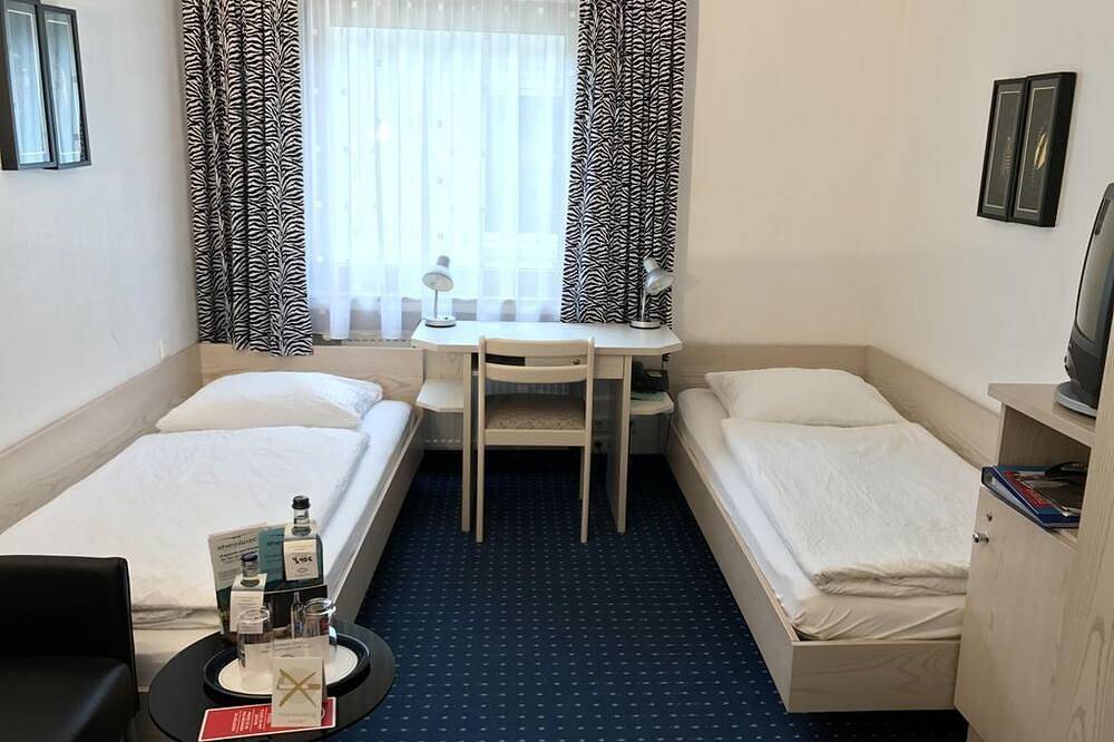 Tweepersoonskamer met 2 aparte bedden, douche / Wc, pension - Hotel Rheinlust in Boppard, Mittelrhein
