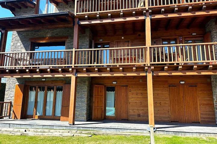 Ferienwohnung für 7 Personen, mit Pool und Balkon - 1