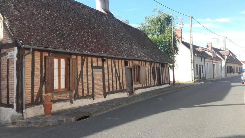 Gîte pour 6 personnes, avec vue et jardin, animaux acceptés à Theillay