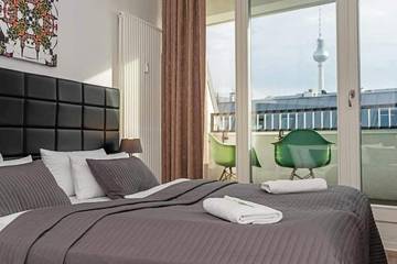 Vacation Rental for 8 Guests in Berlin Innenstadt, Berlin, Picture 1