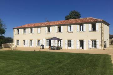 Gîte pour 10 personnes, avec jardin à Bahus-Soubiran