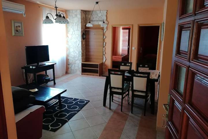 Ganze Wohnung, 2-Zimmer-Ferienwohnung mit Balkon und Meerblick Loviste, Peljesac in Dubrovnik-Neretva