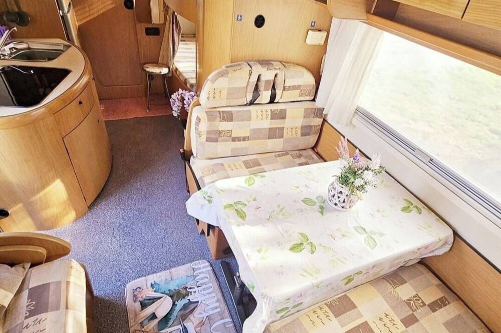 Camper among the Olive Trees, Relaxation and Barbecue, 15 minutes from Cagliari and Poetto Beach in Selargius, Campidano