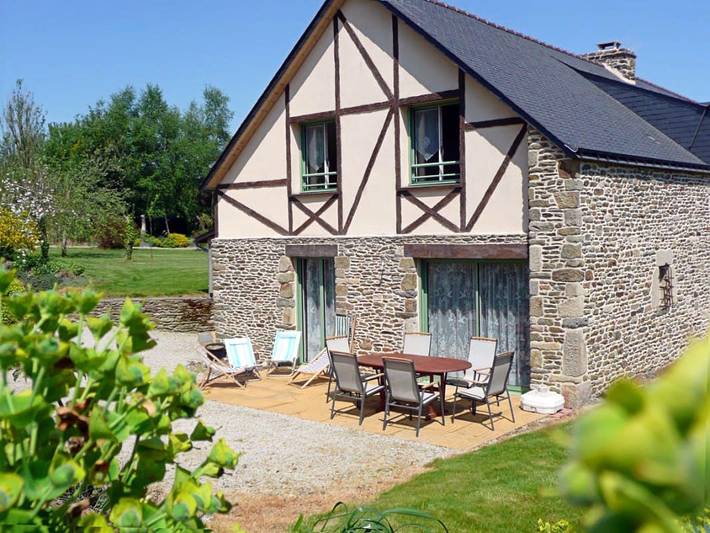 Gîte pour 10 personnes, avec jardin et terrasse, animaux acceptés - 1