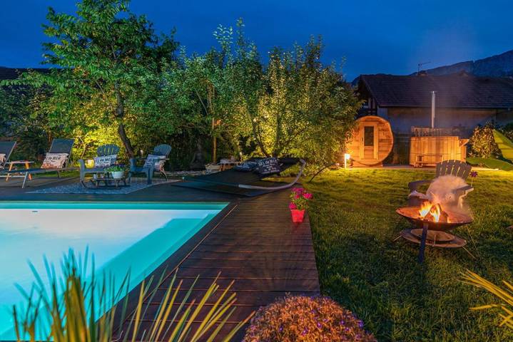 Maison d’hôte pour 2 personnes, avec Balcon et Terrasse ainsi que Jacuzzi et Jardin à Doussard