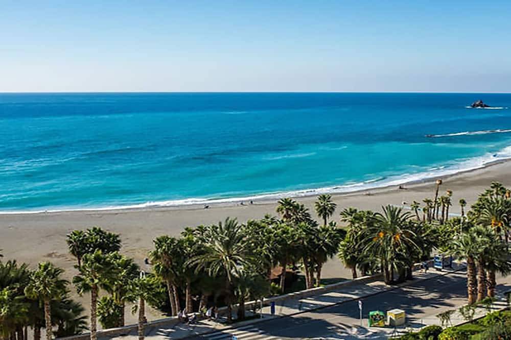 Entire apartment, Incredible sea views on the beachfront. in Playa Puerta del Mar, Almuñecar