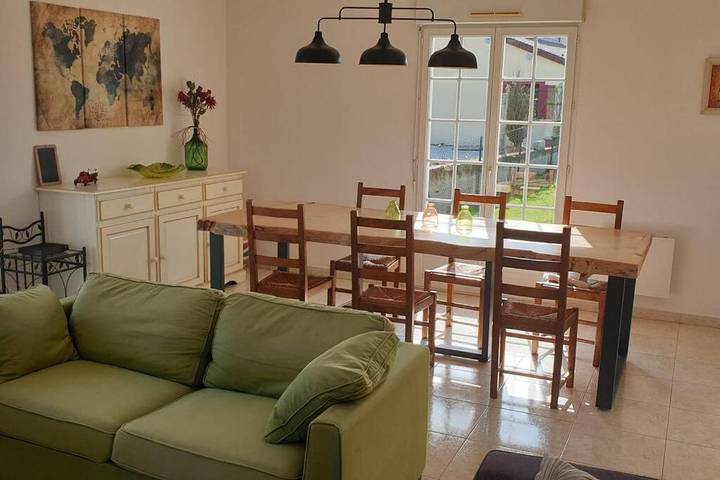 Location de vacances pour 8 personnes, avec vue et jardin à Estissac - 2