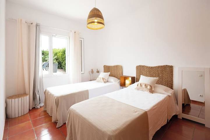 Charmante villa, piscine 97m2, terrasses, 10 min à pied plage de Punta Prima in Punta Prima, Sant Lluís