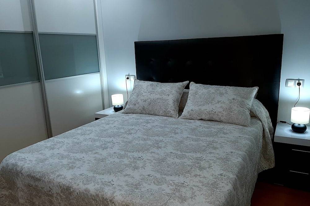 Entire apartment, Enjoy Your Holidays In The Puerto De Cariño in Cariño, Galician Coast