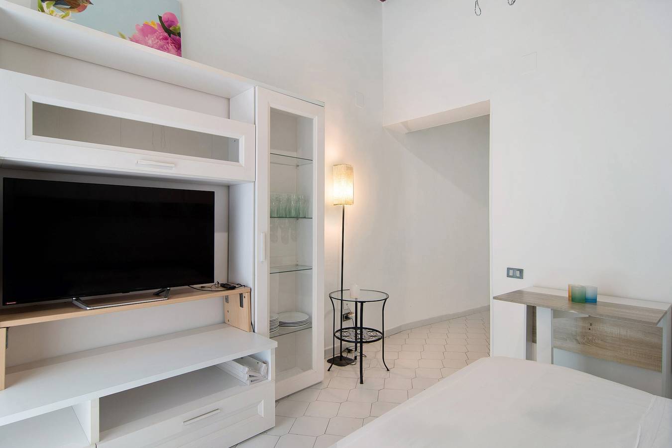 Entire apartment, Essenza Apartment with Balcony, Wi-Fi, and Air Conditioning in Spiaggia Santa Teresa, Salerno