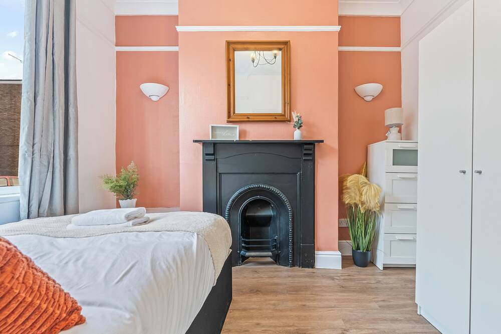 Nhs Staff | Contractors | Hospital | Professionals in Warwick, Warwickshire