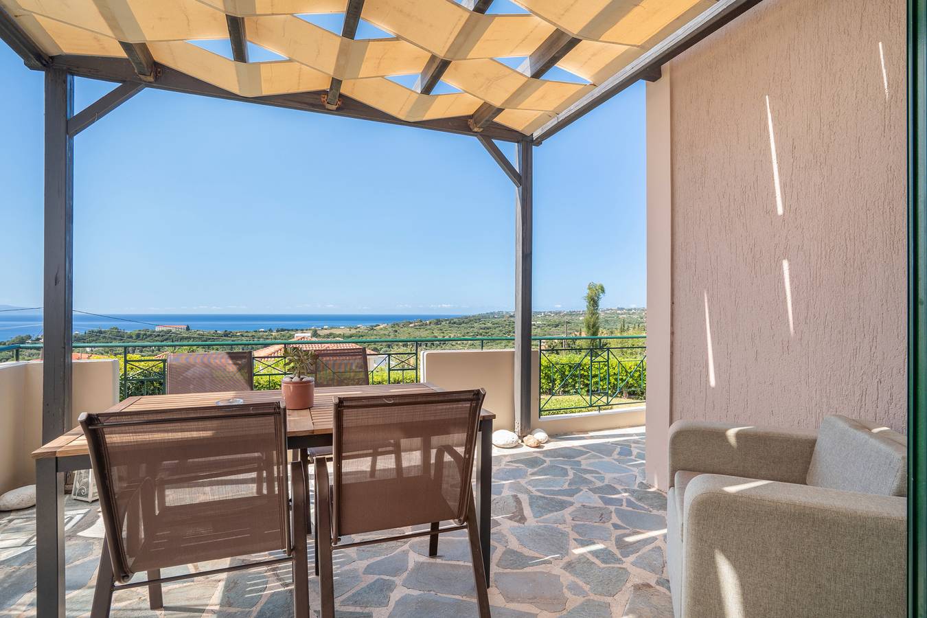 Entire apartment, Apartment 'Evridiki' with Sea View, Wi-Fi and Air Conditioning in Mousata, Kefalonia